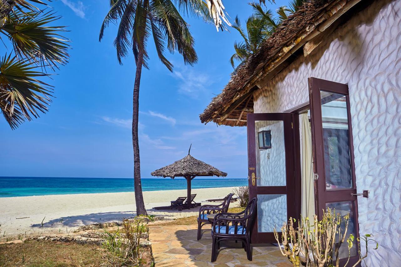 Jacaranda Indian Ocean Beach Resort Диани-Бич Экстерьер фото